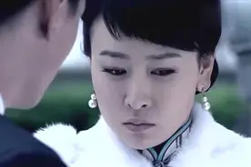 女特务假扮成富豪的妻子，高跟鞋加开衩旗袍，出场就惊艳四座了视频封面