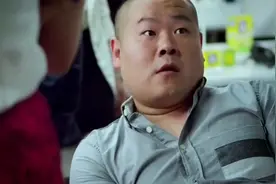 开会睡觉竟然被美女上司抓住了，小岳岳你这小表情，真的太讨喜了视频封面