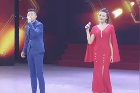 二人转说唱《别泄气》，帅哥靓妹句句唱的大实话，值得一听！