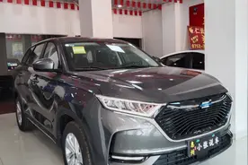 实拍 长安欧尚X7，蓝鲸1.5T发动机，178匹马力，起售价7.77万…