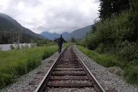 【英语口语】横跨加拿大的公路旅行7-Library in the Forest视频封面