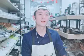 只要拥有这些必备物品，你就可以开一家洗鞋店啦！视频封面