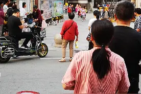 南阳三十二小学:出校门的那一刻，送孩子来这个学校真好视频封面