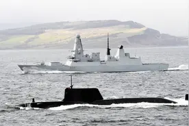 英国核潜艇奔赴波斯湾，射程覆盖伊朗全境，警告释放被扣油轮视频封面