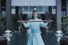 当红明星王一博出道前后判若两人，被疑似整容