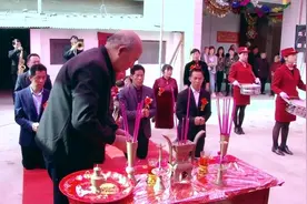 山东农村婚礼，新郎接亲前的传统跪拜习俗好讲究，看了长见识了视频封面