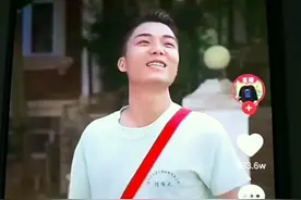 表哥覃进展从模仿许华升到现在自导自演已年入百万视频封面