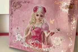 看一下我昨天买的一个叶罗丽卡片。