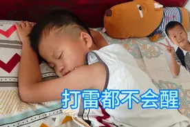 孩子每天都睡不醒，气的宝妈想发火🔥。是不是每个熊孩子都这样视频封面