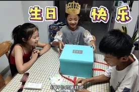女儿生日，女儿邀请同学闺蜜来家做客，玩的真happy！视频封面