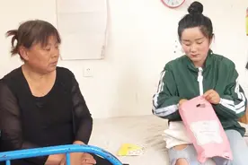 晨晨妈妈花55块钱买身网红衣服，衣服时尚洋气，妈妈穿上好看不？视频封面