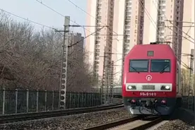 韶山9改型电力机车牵引泰州开往北京的T216次通过天津南仓南信号视频封面