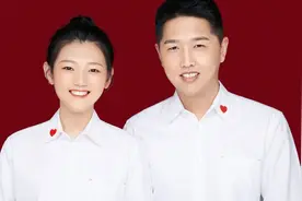 校服到婚纱，北漂情侣终于领证啦！我们还是从前那个少年没有改变视频封面