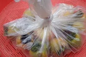 青柿子摘下来快速变软的方法，几天就可以吃到水汪汪的软柿子视频封面