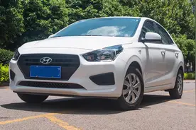 北京现代瑞纳实拍市售最便宜合资小车省油皮实耐用