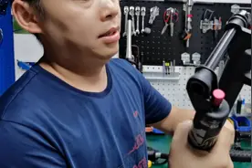 购买山地车，是选择快拆版，桶轴版还是最新的BOOST版本！视频封面