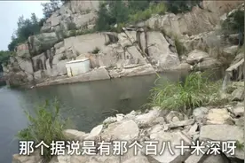 大山深处的废弃采石坑，有100多米深，养鱼的好地方啊