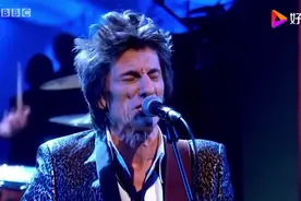 滚石乐队吉他手，朗尼·伍德致敬摇滚教父查克贝里视频封面