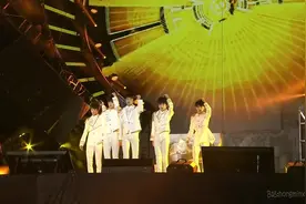 三小只师弟《wake up》演唱现场，不愧是师弟，颜值和实力杠杠的