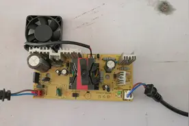 电动车充电器故障现象之上电亮红灯