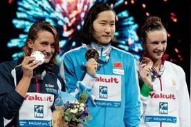 谜一样的中国蝶后刘子歌惊艳夺金！站在领奖台上升国旗的她哭了！视频封面