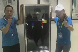 我现在在深圳小梅沙游泳，等一下马上就回来我的故乡，甘坑客家小视频封面
