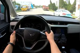 【第一视角】五菱宏光PLUS试驾，家用拉货两不误视频封面