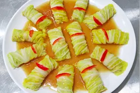 饭店卖几十元一盘的白菜肉卷，厨师长教你在家做，鲜嫩多汁又营养