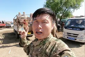 农民小天天去牲畜市场看到一匹骆驼，问了问价格，你猜多少钱？视频封面