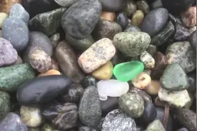 老外捡宝石系列之探寻玻璃海滩，很多稀有的玻璃石视频封面