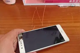 利用淘汰下来的手机升级为车机，立马变豪车的感觉