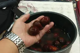 超市买的太行大板栗，看吕哥怎么用最简单方法做糖水栗子视频封面