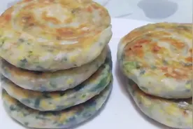 小白菜豆腐素馅饼，掌握1个小技巧，白菜嫩绿不出水，比肉饼还香