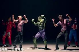 老猫、杨望《八块腹肌》轻松的曲调，动感的舞曲，让人过耳不忘