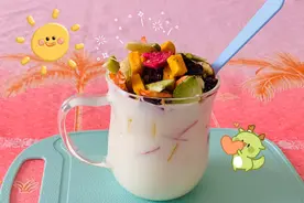 你好，夏天｜早上一杯营养健康的蔬果酸奶，带来一天的活力满满！