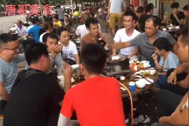实拍玉林狗肉一条街，几百人露天吃脆皮狗肉，最高峰一天卖2万斤