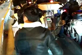 昆明街头堵起，是喃原因视频封面