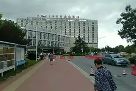 老百姓能消费的起的顶级医院，座落在上海金山，果不其然。