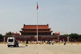 作为国门的天安门，为何采用等级略低的重檐歇山顶，这是为什么呢视频封面