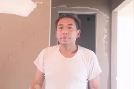 要想刮腻子墙面平整，墙角需要安装阴阳角条很重要，安装流程详解