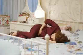 儿媳被送往医院检查，婆婆得知还是双胞胎，内心深处充满愧疚感！视频封面