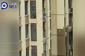 重庆小男孩坠楼被接住后续，救人者：听到喊声，我立马捡来破棉被视频封面