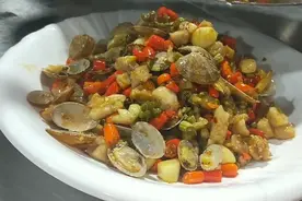 重庆人就是不怕辣，炒个兔子放这么多辣椒，难怪叫哑巴兔。