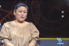 42岁女子离婚后，竟带着前夫跟孩子一起征婚，不料真有人找上门来视频封面