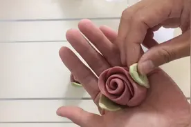 面食玫瑰🌹和桃子的制作方法，简单易学