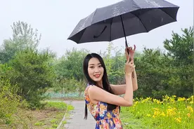 雨中漫步拍照姿势分享