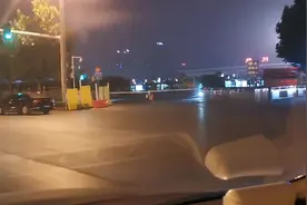 午夜零点，小哥从郑州高新区到火车站仅用31分钟，高架太方便！视频封面