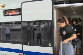 首趟上海到兰州西的动卧列车开进兰州，车厢内景大曝光，快来看看