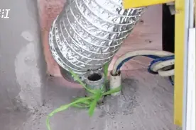 卫生间吊顶漏水 业主担心会漏电 向物业反映未收到回馈视频封面