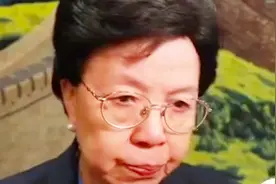 陈冯富珍谈香港局势数度哽咽：“颜色革命”在香港不会成功视频封面